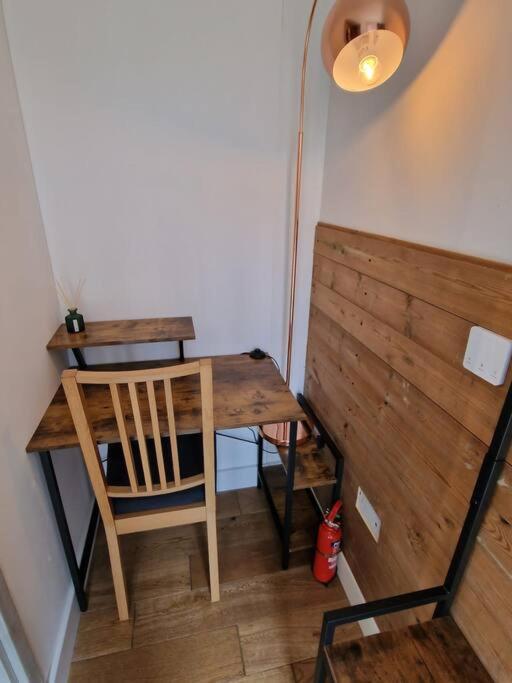 Two-Bedroom Cosy Country Lodge With Private Patio Greenhithe Exterior photo